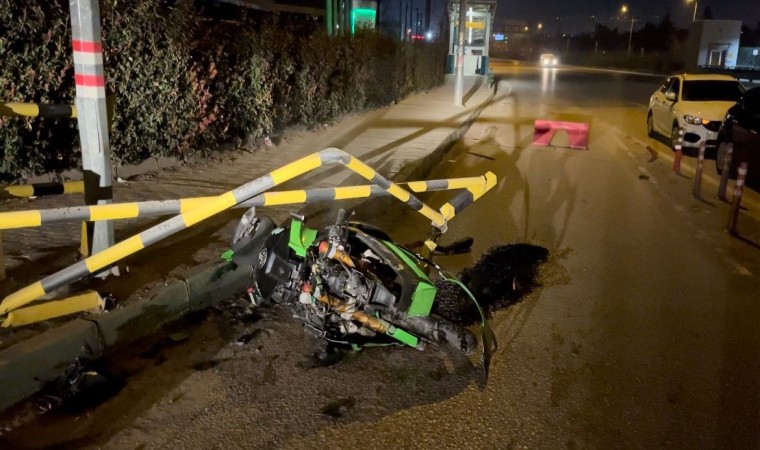 Bursada otomobilin çarptığı lüks motosiklet hurdaya döndü, sürücü yaralandı