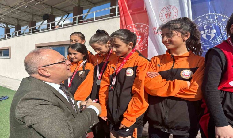 Büyük mücadelelere sahne olan atletizm müsabakaları tamamlandı