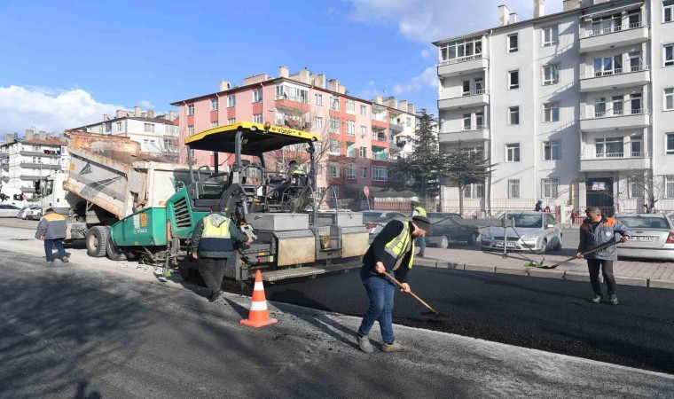 Büyükşehirden Ziya Gökalp Mahallesine 3.3 milyon TLlik sıcak asfalt yatırımı