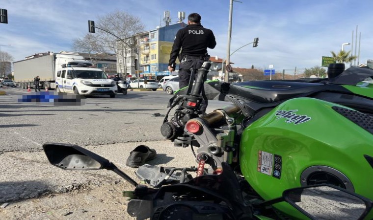 Çarptığı yaya öldü, motosikletli ise ağır yaralandı