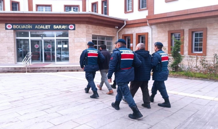 Çeşitli suçlardan aranan 2 şahsı jandarma yakaladı