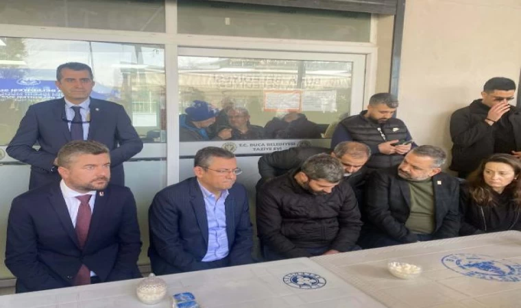 CHP lideri Özgür Özel İzmir’de öldürülen taksicinin ailesine taziye ziyaretinde bulundu