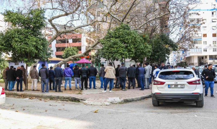 Çocuk oyun parkında ölü bulundu, vatandaşların ceset merakı ‘pes dedirtti