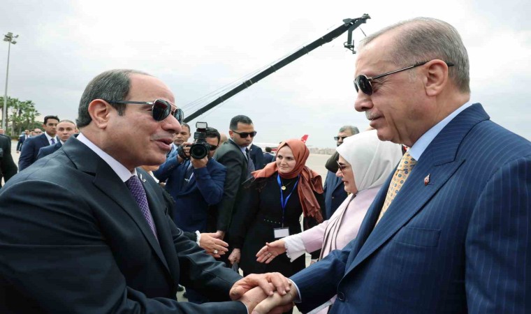 Cumhurbaşkanı Erdoğanı 12 yıl sonra Mısırda Sisi karşıladı