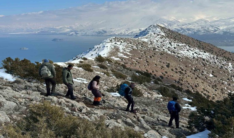 Dağcılar, Van Gölünün eşsiz koylarını gezdi