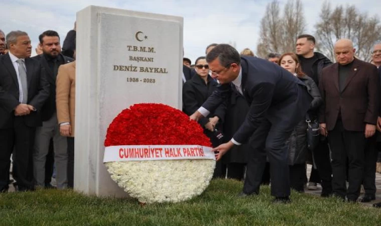 Deniz Baykal, 1’inci ölüm yıl dönümünde mezarı başında anıldı