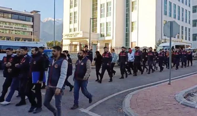 Denizli’de 43 kaçak göçmen ve 13 organizatör şüphelisi yakalandı