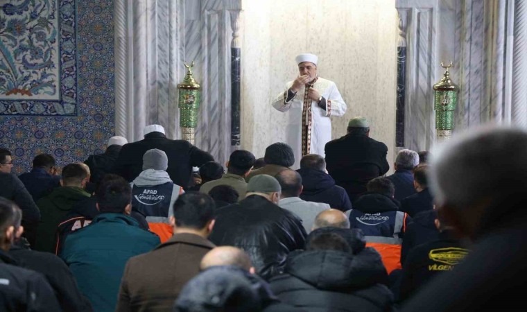 Depremde hayatını kaybedenler dualarla anıldı