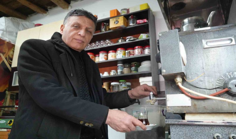 Depremde her şeyini kaybetti, bir tek oğlunun kramponlarına üzüldü