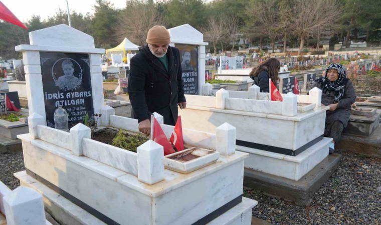 Depremde oğlu, gelini ve torunu kaybetti, kelimeler boğazına düğümlendi