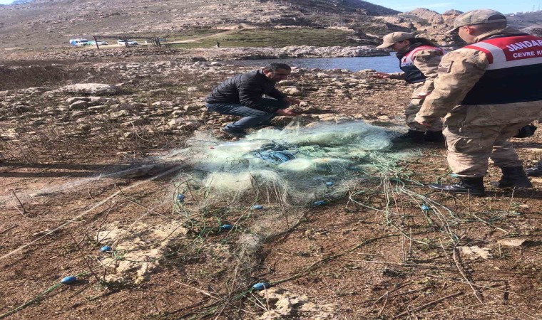 Diyarbakırda kaçak avlanmada kullanılan 500 metre ağ ele geçirildi