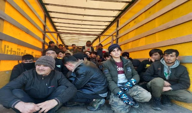 Diyarbakır’da TIR dorsesinde 72 kaçak göçmen yakalandı; organizatör gözaltına alındı