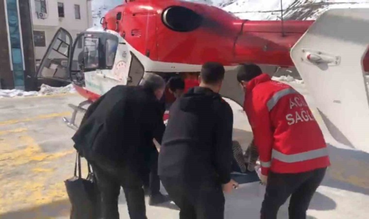 Düşük riski olan hamile kadın, helikopter ambulansla hastaneye kaldırıldı