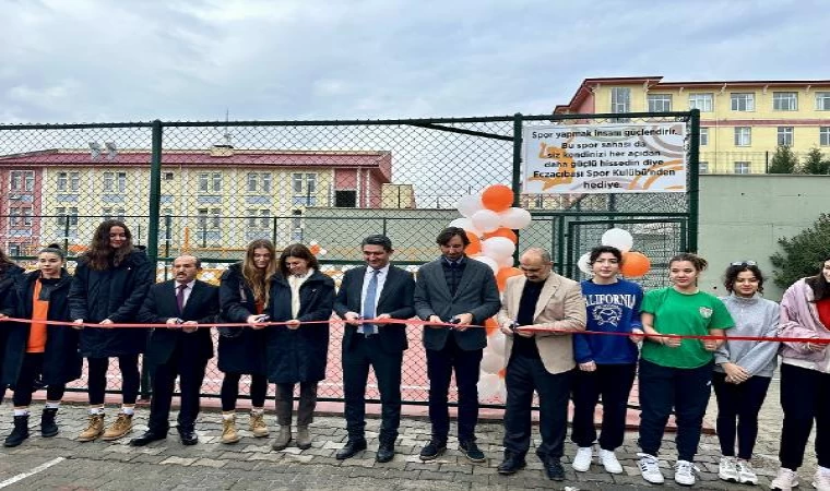 Eczacıbaşı Spor Kulübü, Kahramanmaraş Aziz Sancar Anadolu Lisesi’ne voleybol sahası hediye etti