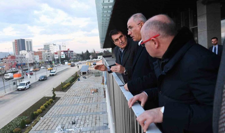 Efkan Aladan Osmangazi Meydanına tam not