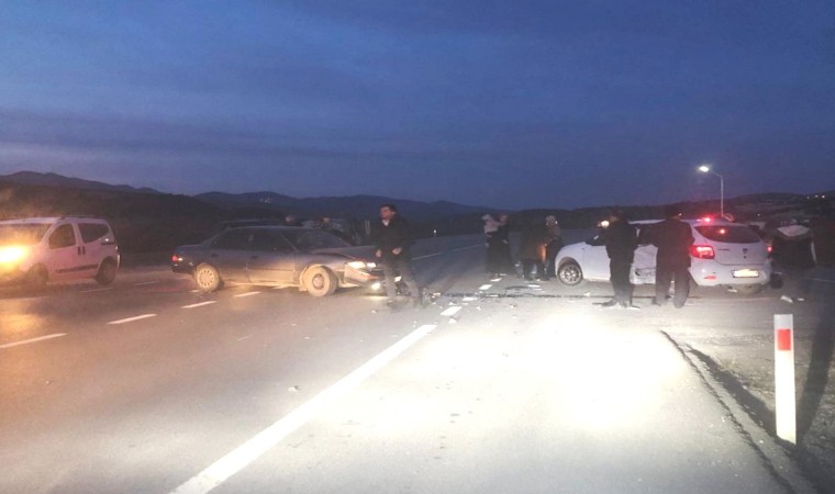 Emet-Hisarcık karayolunda trafik kazası: 7 yaralı