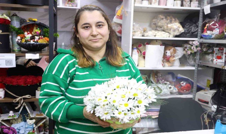 Enkaz kentte son 1 yılda en çok tercih edilen mezarlık çiçeklerine 14 Şubatta da yoğun ilgi