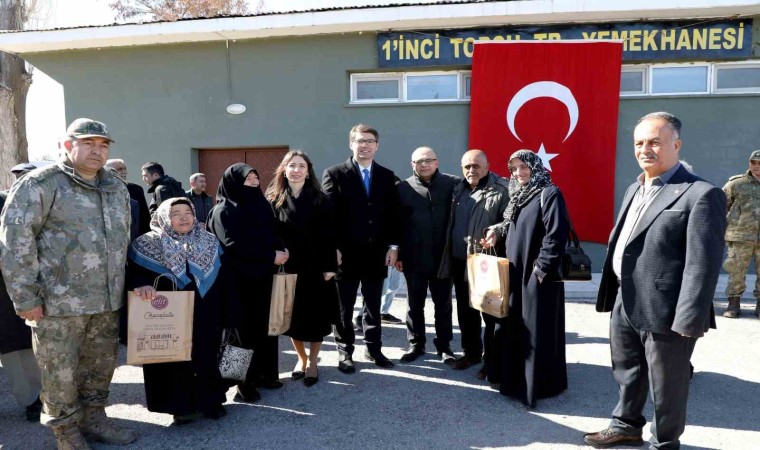 Ercişte şehit aileleri ve gaziler onuruna yemek verildi