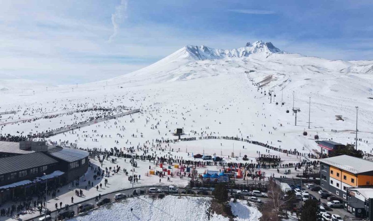 Erciyeste hafta sonu pistler doldu taştı