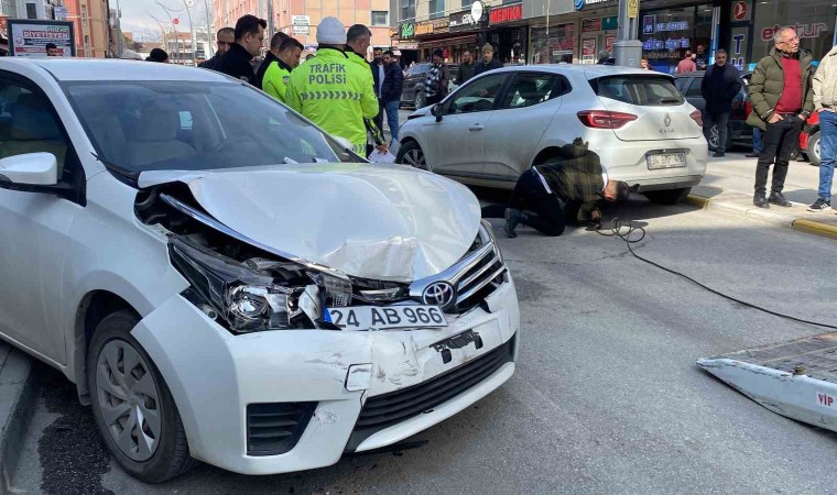 Erzincanda 8 araçlı zincirleme kazada 1 kişi yaralandı