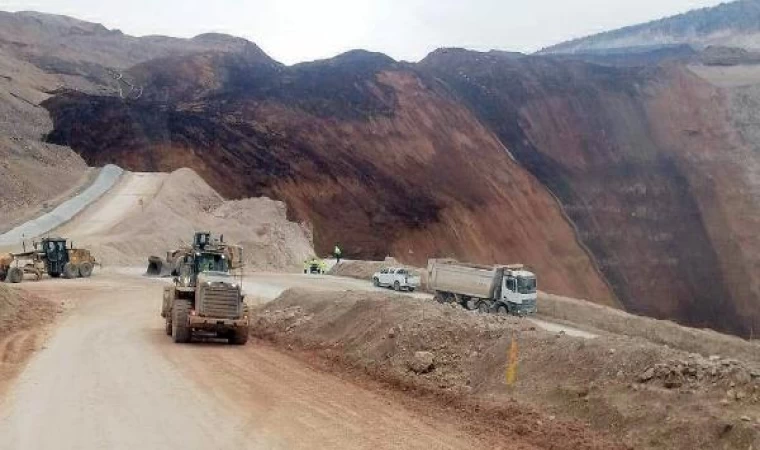 Erzincan’da altın madeninde toprak kayması (1)