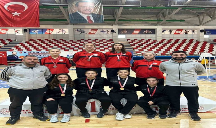 Erzincanlı badmintoncular Ağrıdan başarıyla döndüler