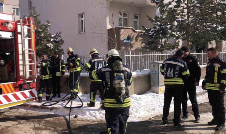 Erzurumdaki apartman yangını korkuttu