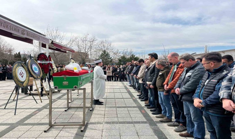 Eskişehirde trafik kazasında hayatını kaybeden öğretim üyesi ve kızı son yolculuğuna uğurlandı