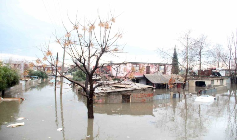 Felaketin yaşandığı Antalyada bir mahalle sular altında kaldı