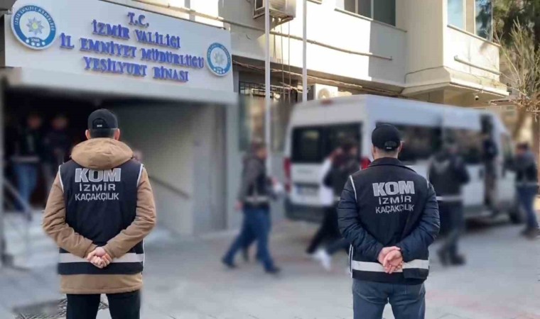 FETÖ şüphelilerine İzmir merkezli operasyon: 15 gözaltı