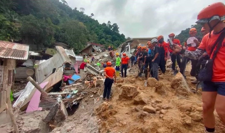 Filipinlerdeki toprak kaymasında 10 kişi öldü, kayıp 49 kişiyi aranıyor