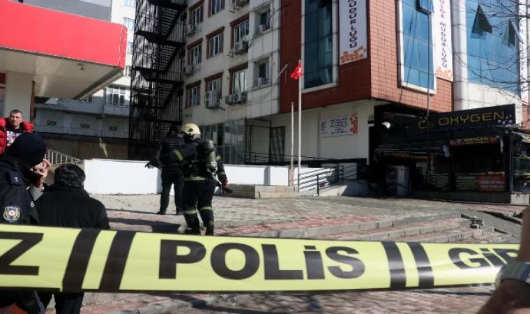 Gaziantep Tapu ve Kadastro Müdürlüğü binasının terasında çıkan yangın kontrol altına alındı