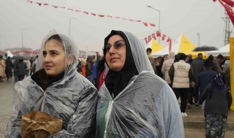 Gaziantepte depremzedelerin kura heyecanı