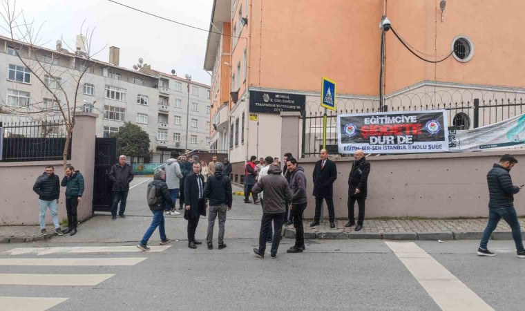 Gaziosmanpaşada veliden, öğrencilerine arkadaşlarınızı iyi seçmelisiniz konuşması yapan öğretmene darp iddiası