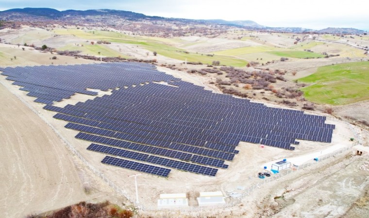 Gedizde güneş enerji santrali elektrik üretimine başladı