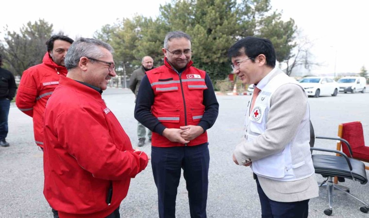 Güney Korenin deprem bölgesine yardımları sürüyor