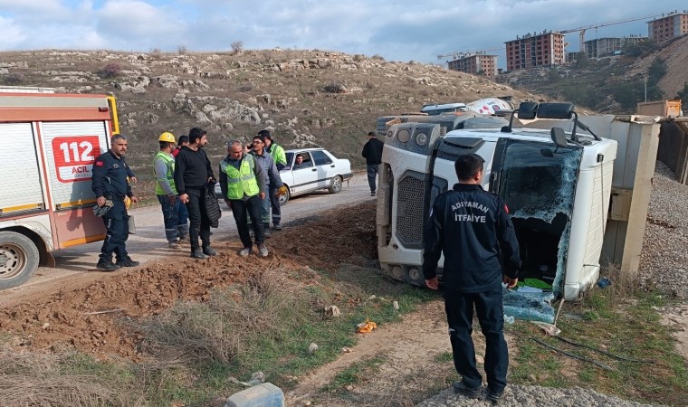 Hafriyat yüklü kamyon devrildi: 1 yaralı