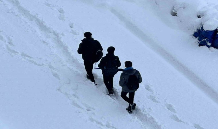 Hakkari ve Yüksekovada taşımalı eğitime kar engeli