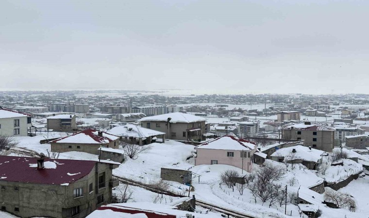 Hakkaride 10 köy ve 32 mezra yolu ulaşıma kapandı