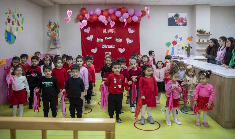 Halkkent Çocuk Gelişim Merkezinde eğitim gören çocuklar, Dünya Sevgi Gününü aileleriyle kutladı