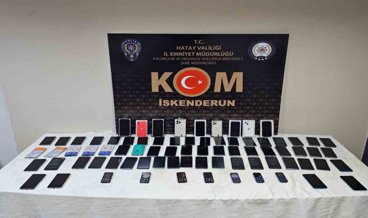 Hatayda 77 adet kaçak cep telefonu ele geçirildi