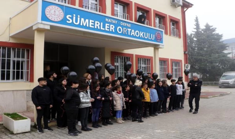 Hatay’da öğrenciler, kaybettikleri arkadaşlarını andı, Yağmur’un şiirini besteleyip okudu