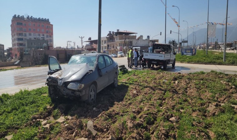 Hatayda trafik kazası: 2 yaralı