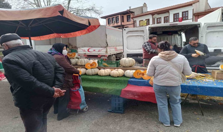 Havaların ısınması pazarcı esnafın yüzünü güldürdü