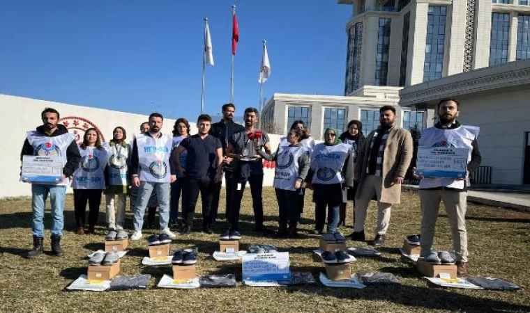 HEP-SEN, sağlık çalışanlarına yapılan giyim yardımını protesto etti