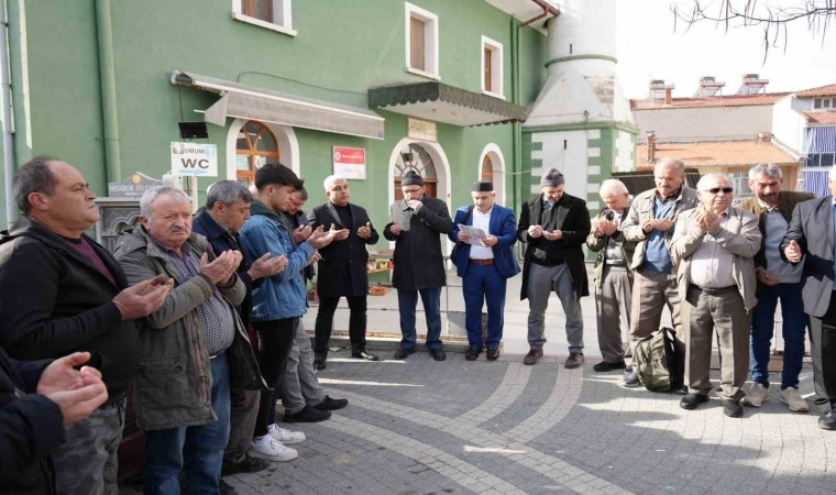 Hisarcıkta 36 kişilik umre kafilesi dualarla uğurlandı