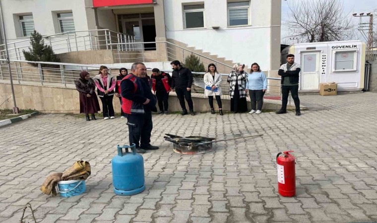 Iğdır Belediyesi yangın söndürme eğitimleri devam ediyor