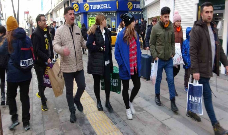 İrandaki 4 günlük tatil Van esnafının yüzünü güldürdü