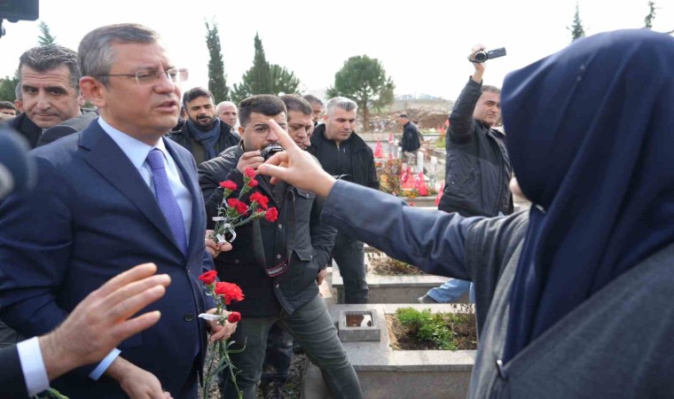 İslahiyede deprem şehitliğini ziyaret eden Özgür Özele tepki