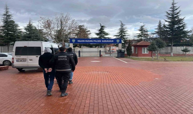 Ispartada kahvehaneye narkotik operasyon: 2 şüpheli tutuklandı